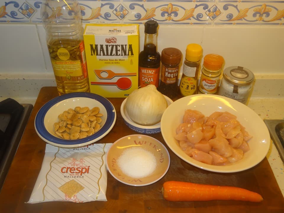 Pollo con almendras